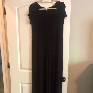 Black V-Neck Maxi Dress w/ Side Slit - Size S